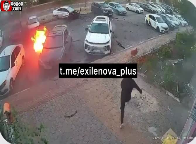Video :A man in Russia just escapes being blown up